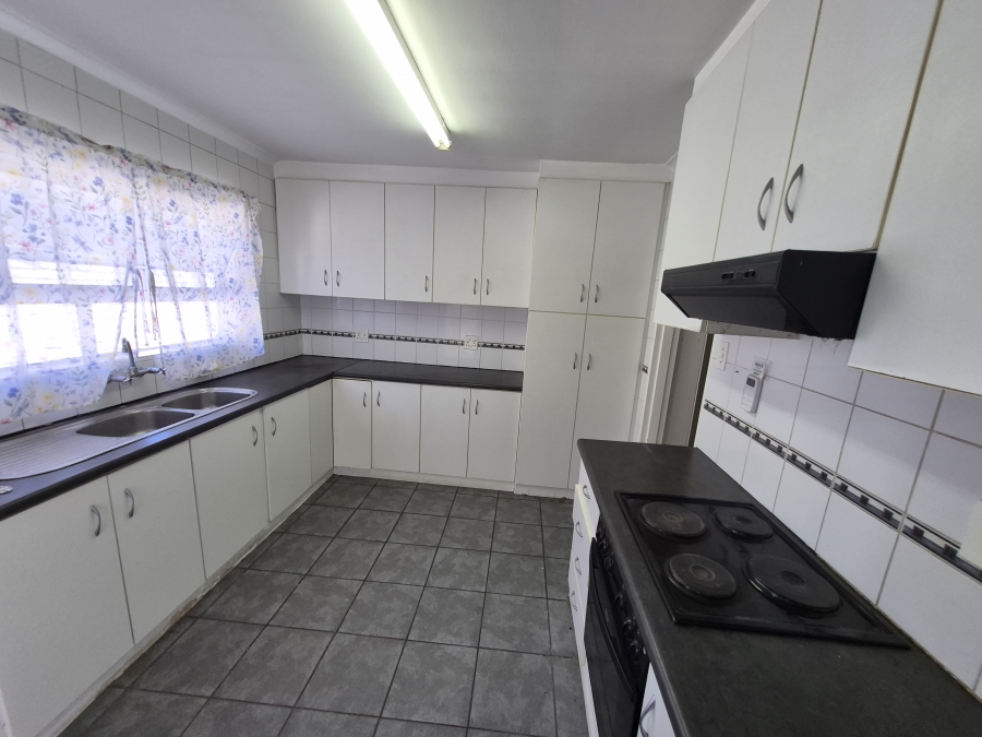 To Let 3 Bedroom Property for Rent in Rylands Western Cape